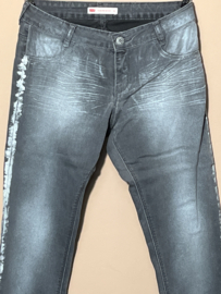 Levi's broek voor meisje van 16 jaar met maat 176