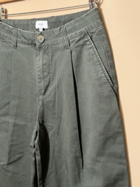 Grunt broek voor meisje van 12 jaar met maat 152