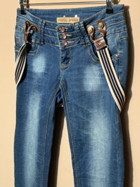 Monday Premium broek voor meisje van 18 jaar met maat 188