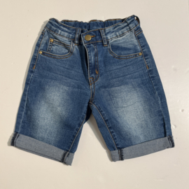 The New korte broek voor jongen van 7 / 8 jaar met maat 122 / 128