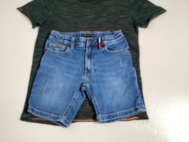 Tommy Hilfiger korte  broek voor jongen van 7 jaar met maat 122