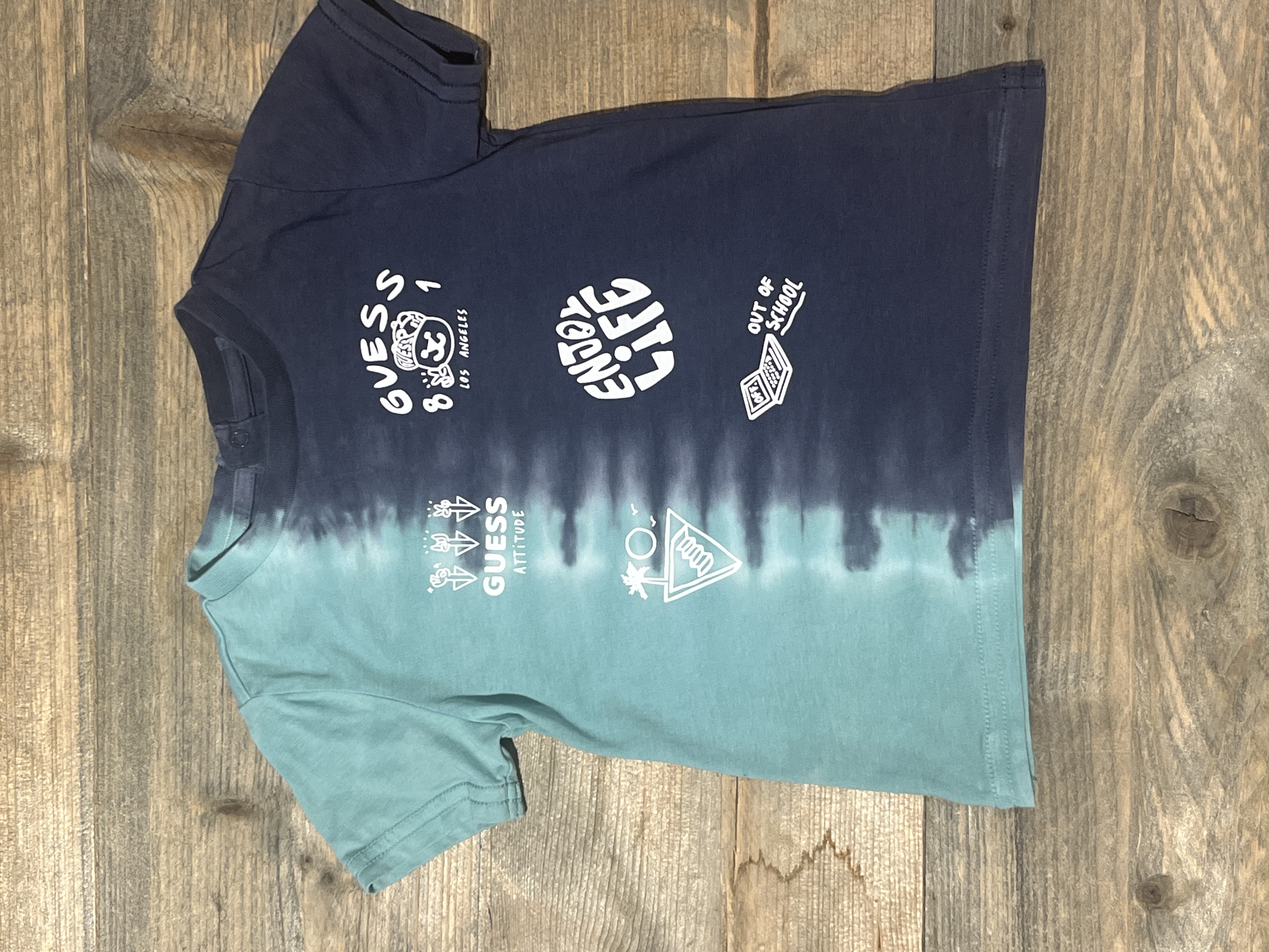 Guess t-shirt voor jongen  van 18 maanden met maat 86