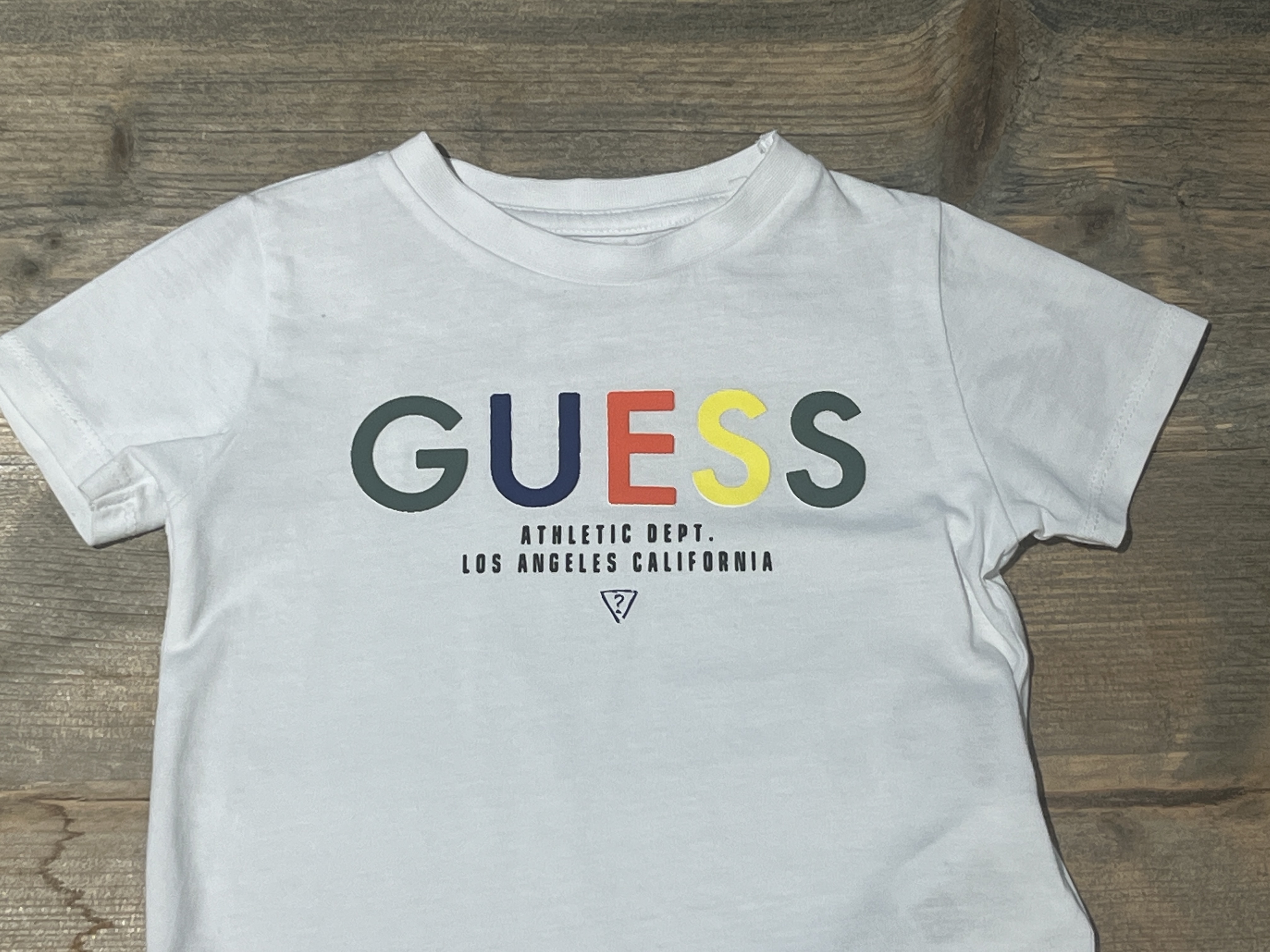 Guess t-shirt voor jongen  van  2 jaar met maat 92