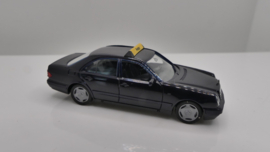 Herpa 1:87 H0 Mercedes Benz E klasse Peutax ovp 1357