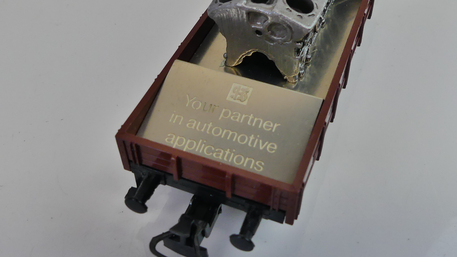 Märklin H0 goederenwagon Niederbord wagen met Motor KS Ihr Partner im Automobil ovp