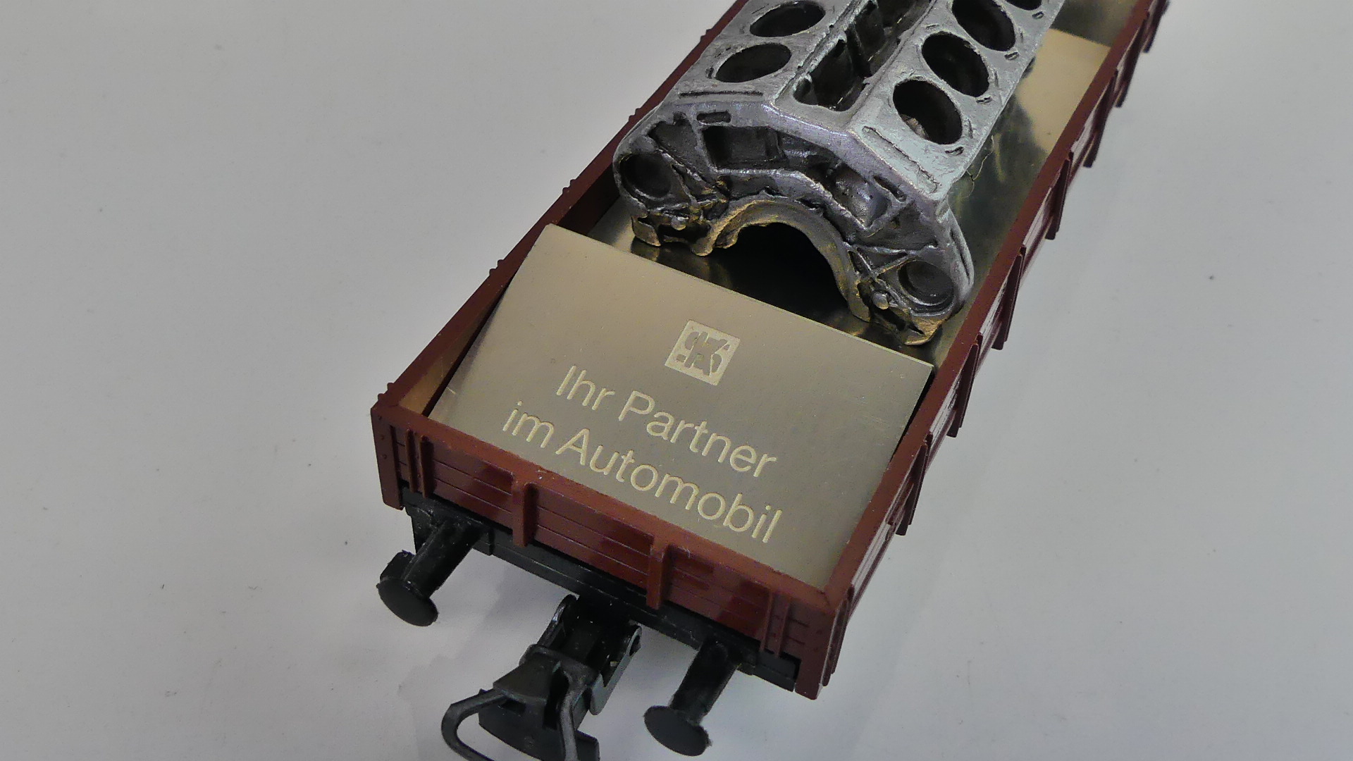 Märklin H0 goederenwagon Niederbord wagen met Motor KS Ihr Partner im Automobil ovp