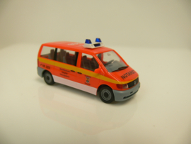 Herpa 1:87  Mercedes Vito Notarzt Berufsfeuerwehr Salzgitter