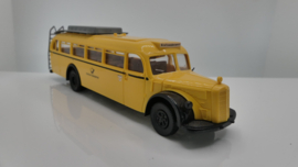 Brekina 1:87 H0  Mercedes Bus Deutsche Bundespost kraftsonderpost