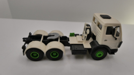 Kibri ? 1:87 H0 vrachtwagen losse trekker Mercedes dubbelasser