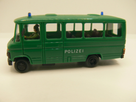 Preiser 1:87 H0 Polizei  Mercedes Benz met politie agenten