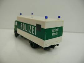 Praline / Busch 1:87 H0 Mercedes Polizei vrachtwagen Pferde Transport 40765