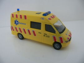 herpa Exclusiv Serie Mercedes Ambulance GGD Gemeente Den Haag ovp HO