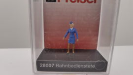 Preiser H0 spoorweg medewerkster ovp 28007