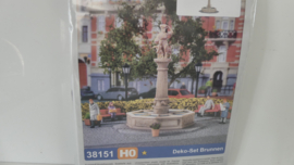 Kibri H0  bouwdoos decoratie set standbeeld met bron ovp 38151