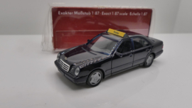 Herpa 1:87 H0 Mercedes Benz E klasse Peutax ovp 1357