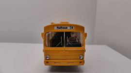 Wiking 1:87 H0 Mercedes stadsbus opdruk Mercedes benz lijn 6 Rathaus