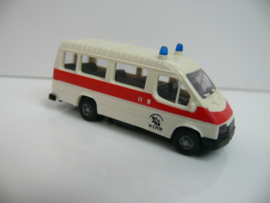 Praline 1:87 H0 Ford Transit Ambulance