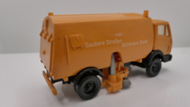 Wiking  1:87 H0 Mercedes Veegwagen met opdruk