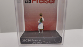 Preiser H0 Vrouw in traditionele kleding ovp 29024
