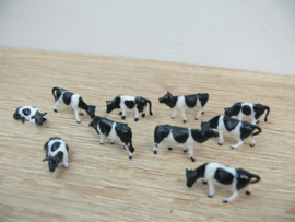 Setje van 8 zwart witte koeien voor HO Mix