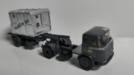 Brekina 1:87 H0  vrachtwagen Mercedes container Von Haus zu Haus DB ovp 48011