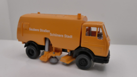 Wiking xx 1:87 H0 Mercedes Veegwagen met opdruk