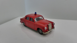 Brekina 1:87 H0 Mercedes Benz 180 / 190 Feuerwehr