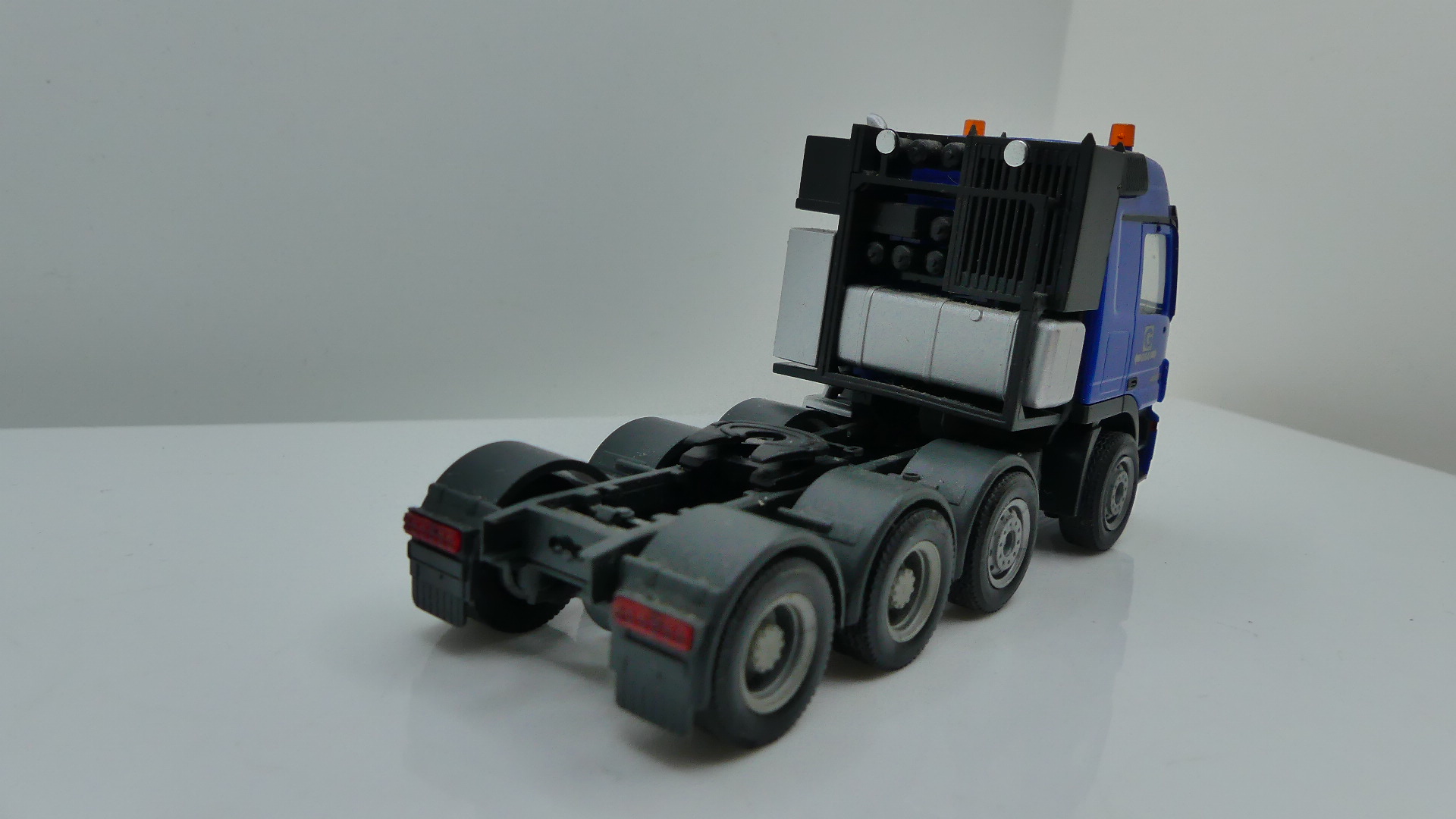 1:87 H0 Vrachtwagen losse trekker Mercedes Actros Golfhofer