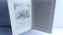 Boek  van Paardentram naar dubbelgelede De Amsterdamse Tram en bus in vogelvlucht