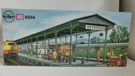 Bouwdoos H0: Kibri Bahnsteig / perron Detmold ovp 9554