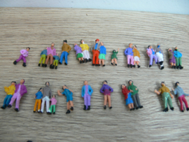 100 figuren, stellen en paartjes, kinderen en volwassenen 1:87