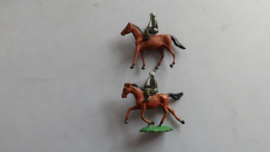Figuren 2 soldaten op paard militair