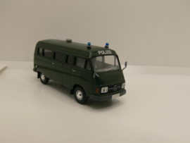 Brekina 1:87 H0 Polizei Mercedes L206 D Kombi Gevangenentransport 13254