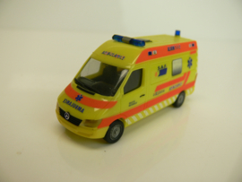 Herpa 1:87 HO ZEER EXCLUSIEF !! Mercedes Benz  ambulance Kijlstra Drachten Oosterwolde SAF 200033