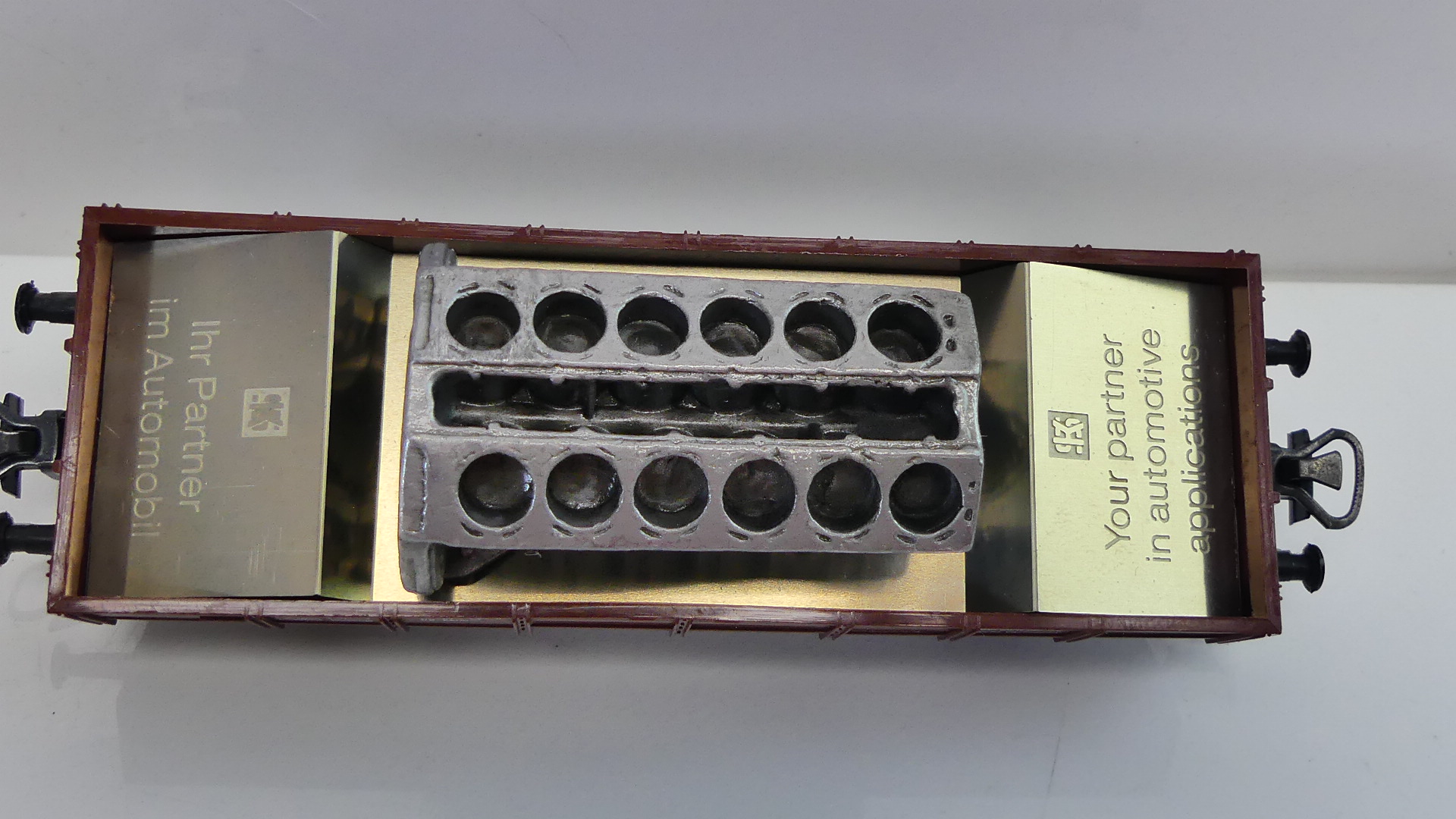 Märklin H0 goederenwagon Niederbord wagen met Motor KS Ihr Partner im Automobil ovp