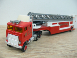 Majorette Vrachtwagen Mack? USA Truck Fire department District 2 ladderwagen