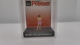 Preiser H0 OVP 28143 vrouw met deospray