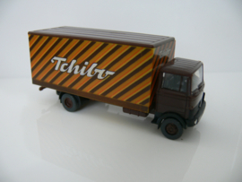 Praline vrachtwagen 1:87 Mercedes Benz