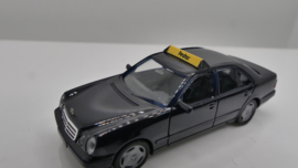 Herpa 1:87 H0 Mercedes Benz E klasse Peutax ovp 1357