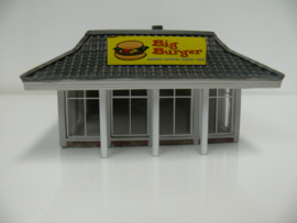Bachmann Big Burger Restaurant Drive Through OO /  H0 ovp 44-102 Premium modell gebouwd