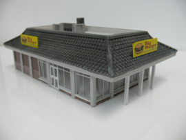 Bachmann Big Burger Restaurant Drive Through OO /  H0 ovp 44-102 Premium modell gebouwd