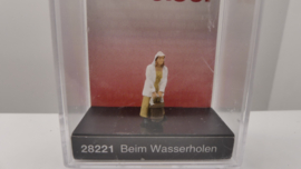 Preiser H0 vrouw water halen ovp 28221