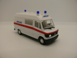 Herpa 1:87 H0 Mercedes Benz 207 Ambulance