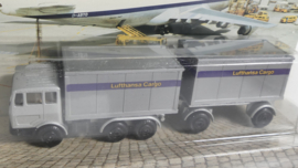 Leotec  1:80 ? H0 Mercedes vrachtwagen Lufthansa Cargo ovp