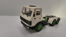 Kibri ? 1:87 H0 vrachtwagen losse trekker Mercedes dubbelasser