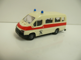 Praline 1:87 H0 Ford Transit Ambulance