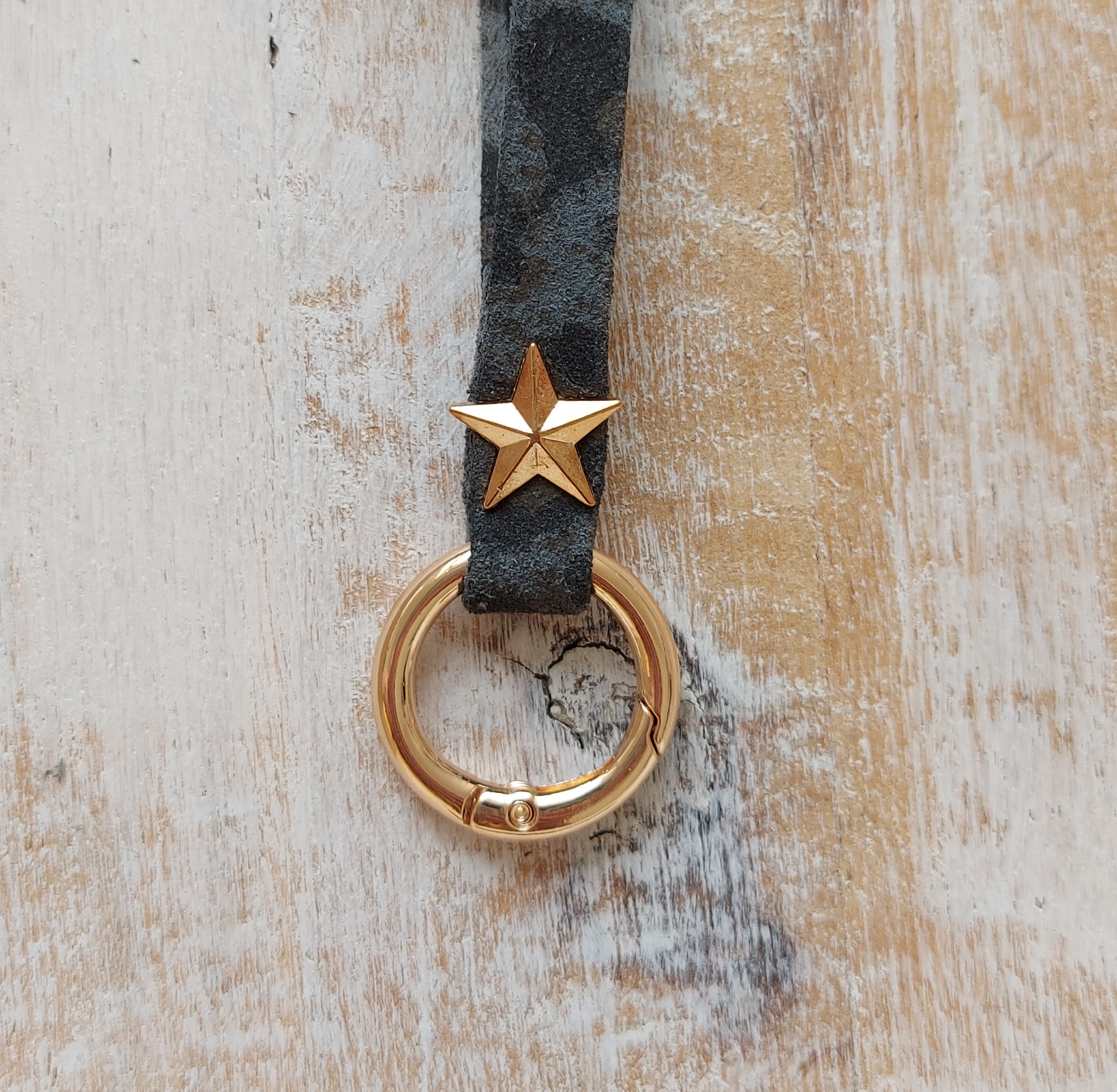 Lang keycord 018. - grijs met pantherprint "Jeany'