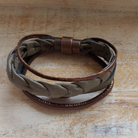 Leverkleur met koperkleurige armband 'Eileen'