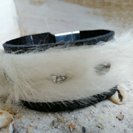 Zwart- witte leren armband "Fluffy"