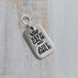 Metalen hanger 'Keep calm and just smile'